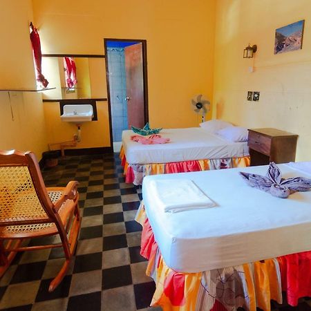 Hostal Lazybones Leon Exterior photo