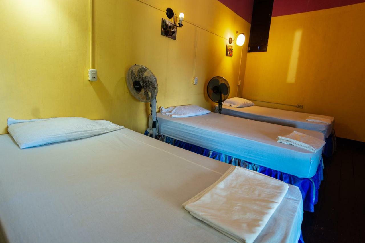 Hostal Lazybones Leon Exterior photo