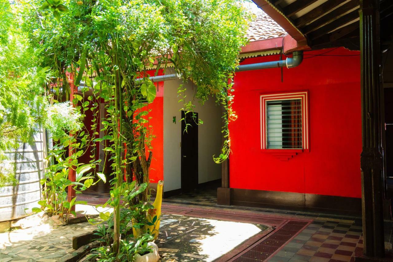 Hostal Lazybones Leon Exterior photo