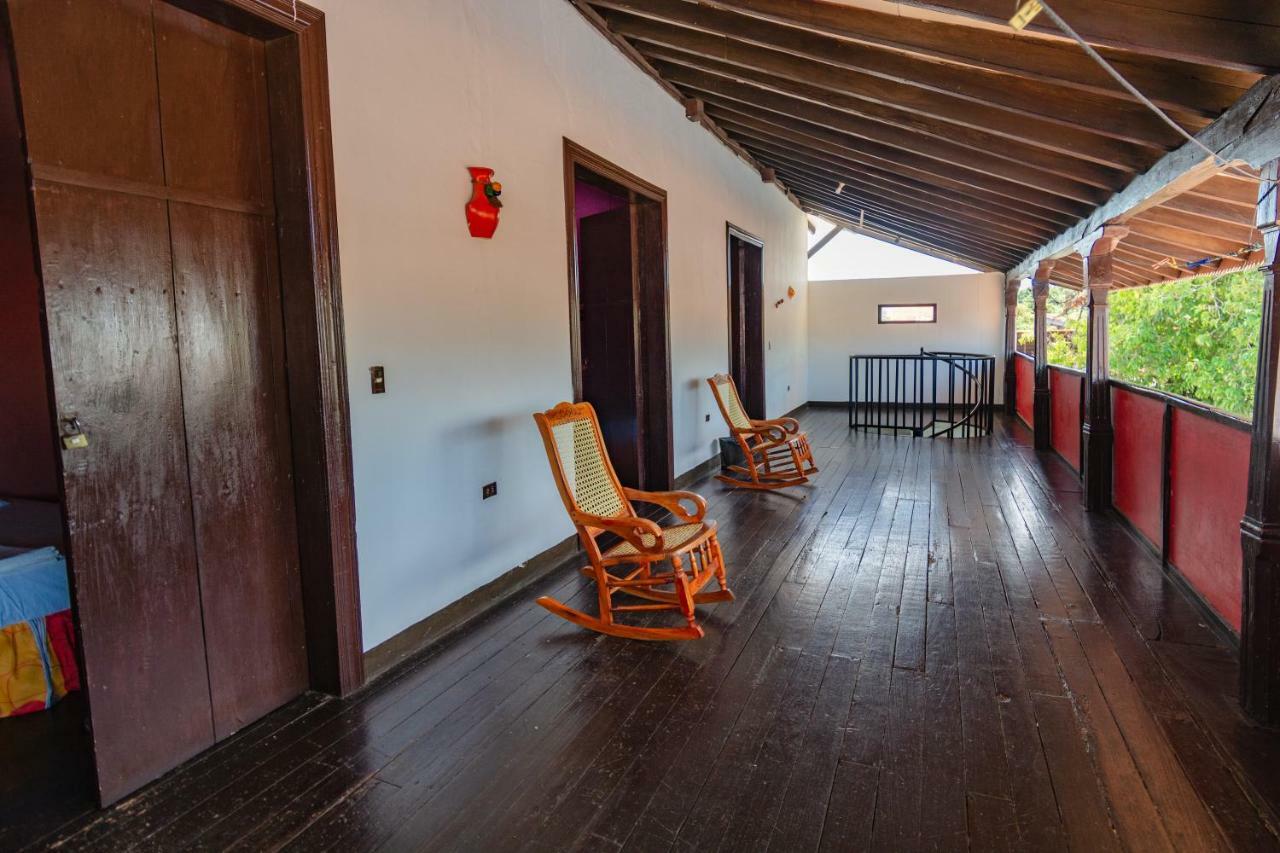 Hostal Lazybones Leon Exterior photo